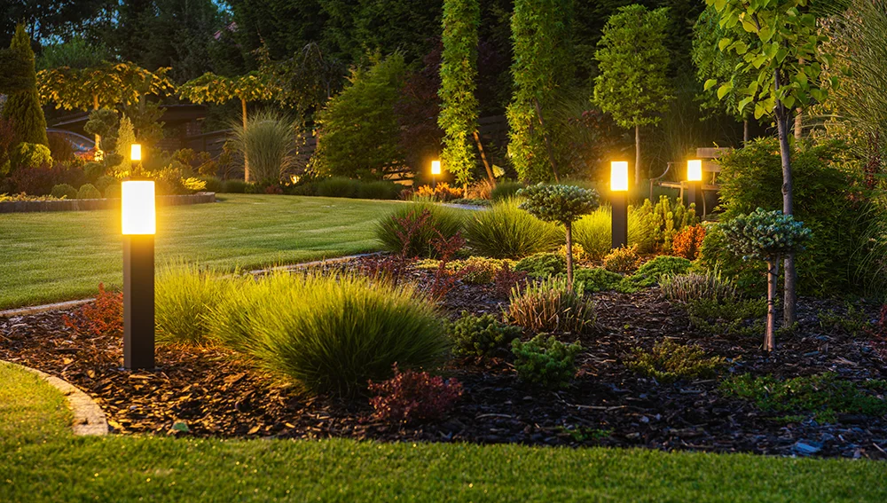Modern backyard outdoor LED lighting systems 